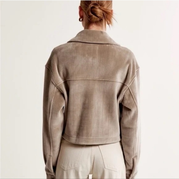 EUC Abercrombie & Fitch Women's Cropped Corduroy Velour Shirt Jacket Tan Size M - Picture 2 of 10